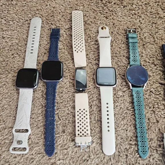 READ Lot of 5 Fitbit Watches & Samsung Watch + 29 Bands and Chargers Untested - Picture 3 of 12